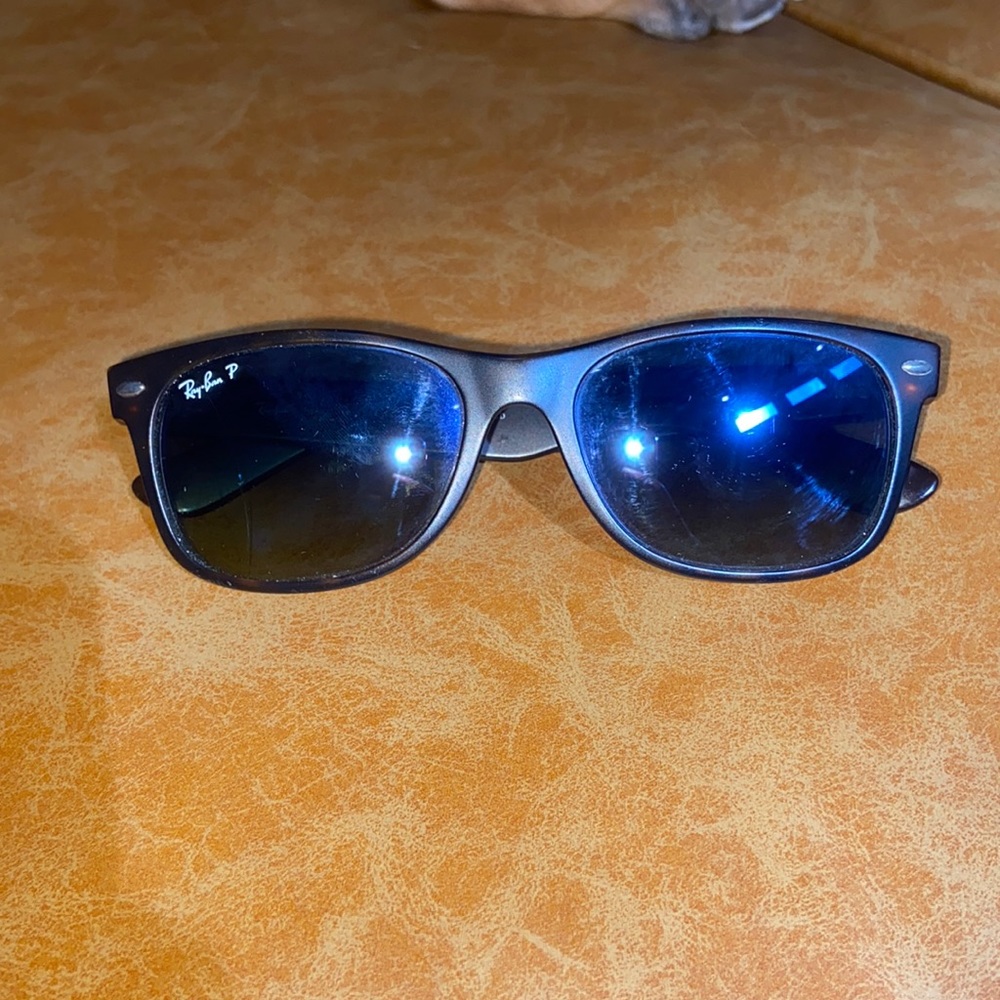 Brown tortoise shell polarized ray bans, wayfarer new style